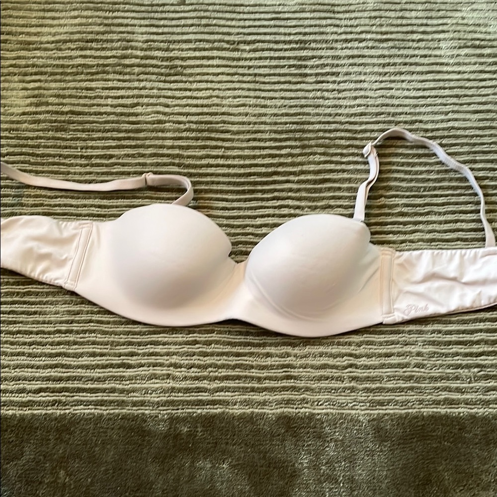 Victoria's Secret Cream Underwire Bra Seamless Design